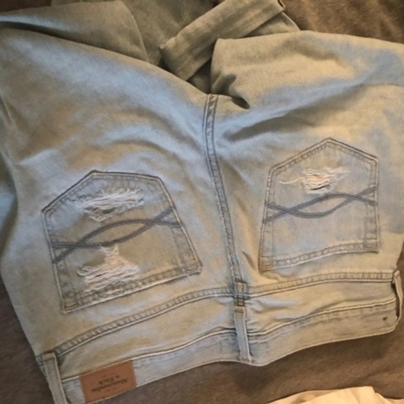 A&F Boyfriend Distressed Jeans - Picture 4 of 4